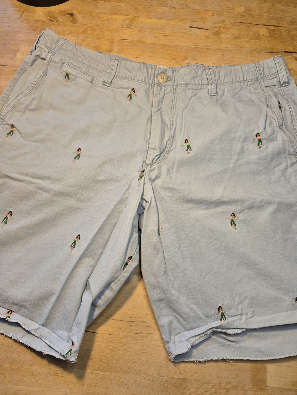 GAP Light Blue Embroidered Hula Girl Flat Front Men’s Shorts